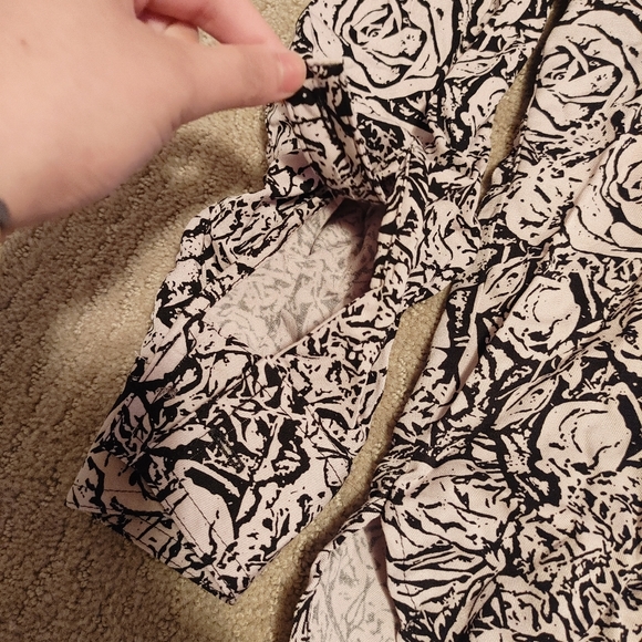 Rock & Republic Rose Blouse Cream & Black Button Up - Picture 4 of 8